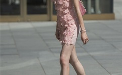 宝贝腿开大点我添添你视频男男